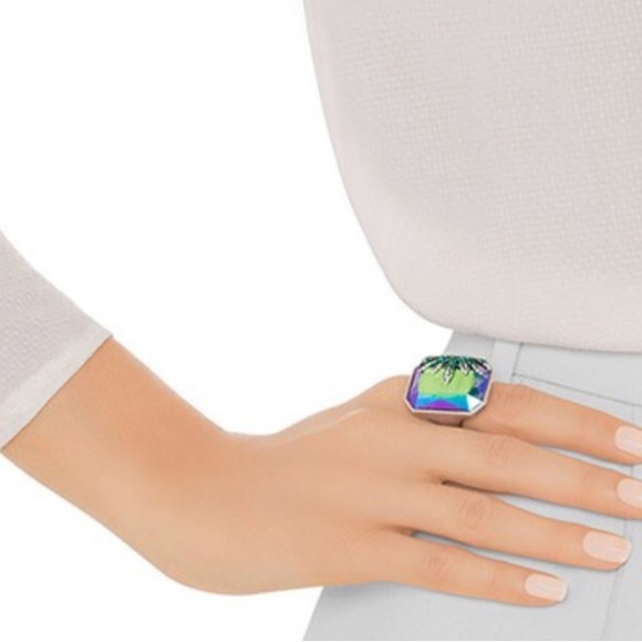 ISO SWAROVSKI GISELE RING - Picture 2 of 3